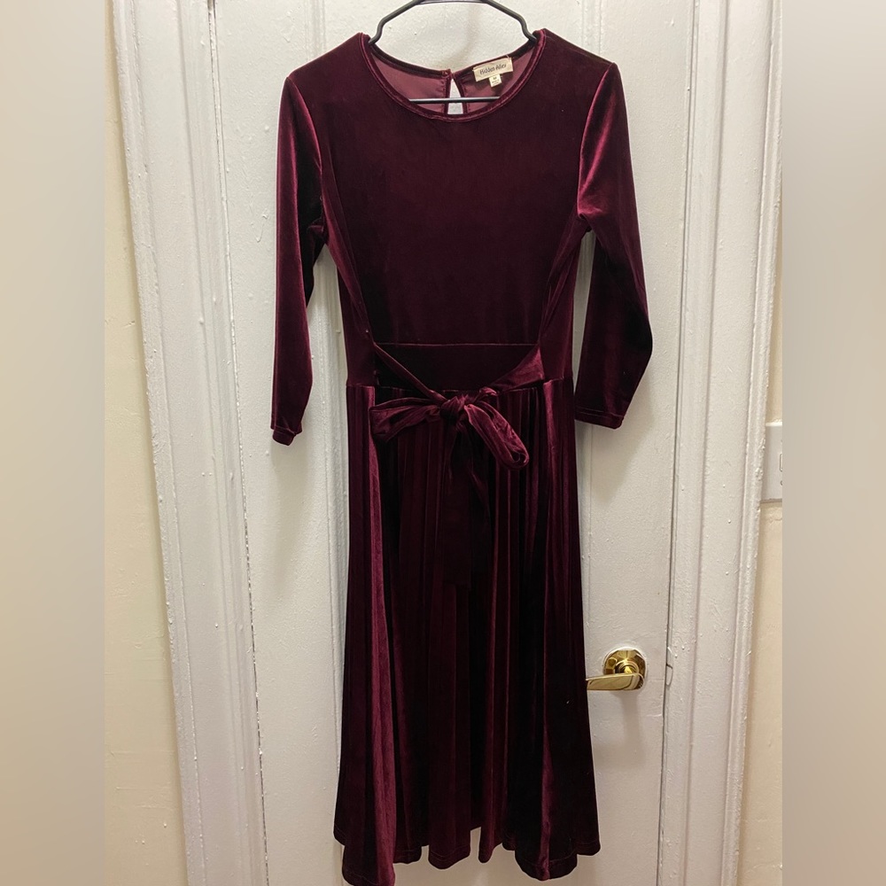 Velvet Pleated Midi Dress with Bow in Burgundy